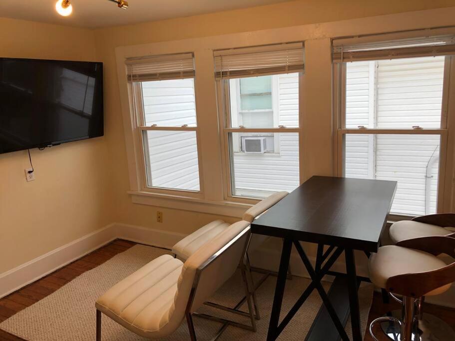 The Yellow Door 3-Bedroom Downtown Near Vt&Ru Radford Exterior photo